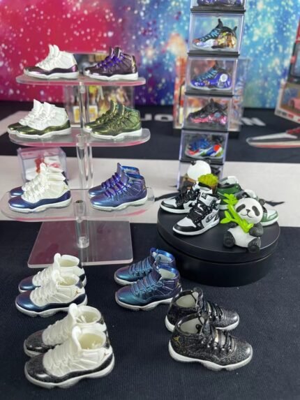 Mystery MINI Sneakers Box.(Pack On Live )